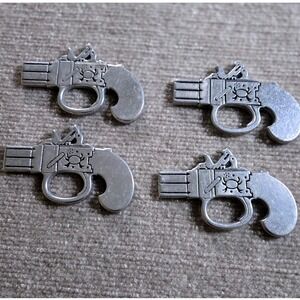 4 Pc Vintage Armetale PISTOL NAPKIN HOLDERS / RINGS Wilton Ware Columbia PA